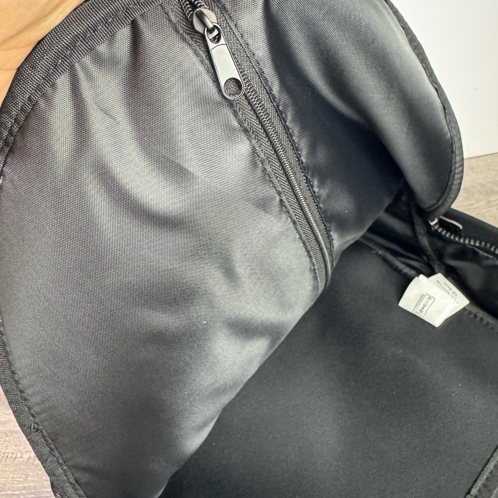 🎒BNWT ALO Yoga Stow Neoprene Backpack Col:black with pouch $328 - Picture 7 of 13